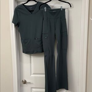 Jaanuu Yoga Scrub Set